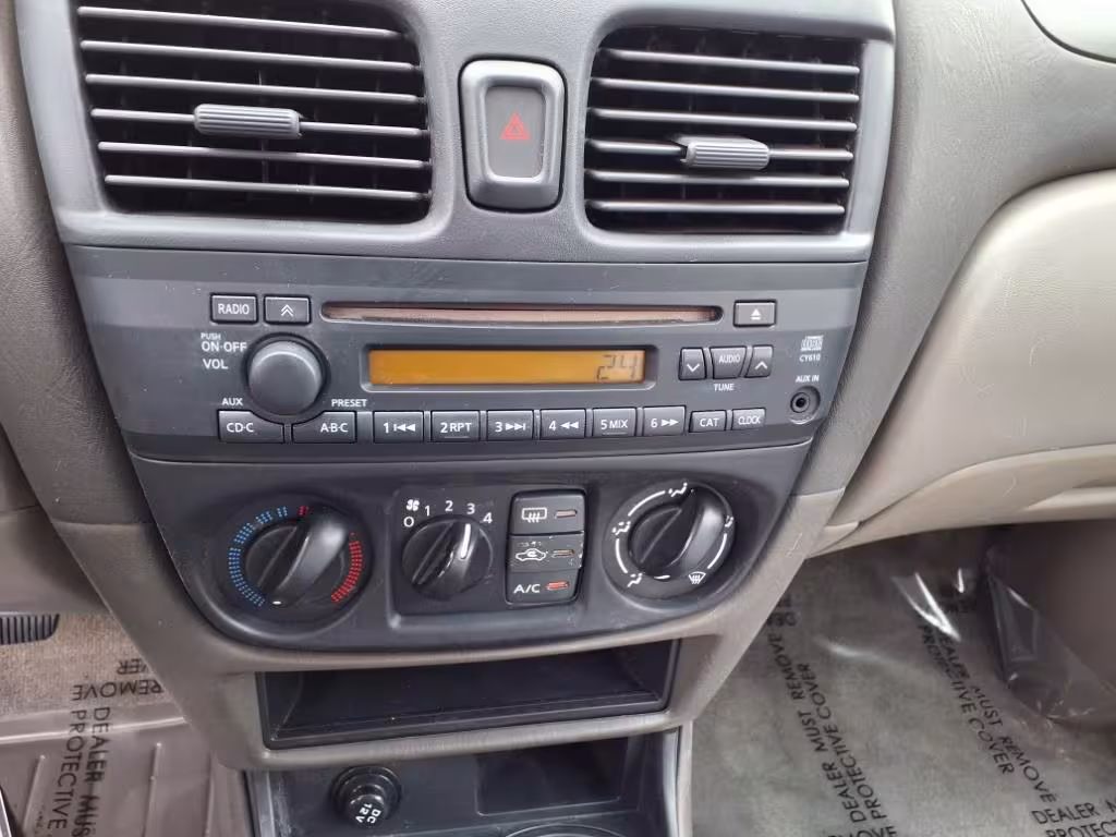 2004 Nissan Sentra - 3N1CB51DX4L869593 - Image #15
