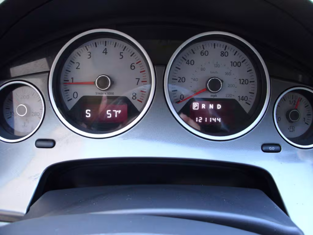 2010 Volkswagen Routan - 2V4RW3D18AR406924 - Image #16