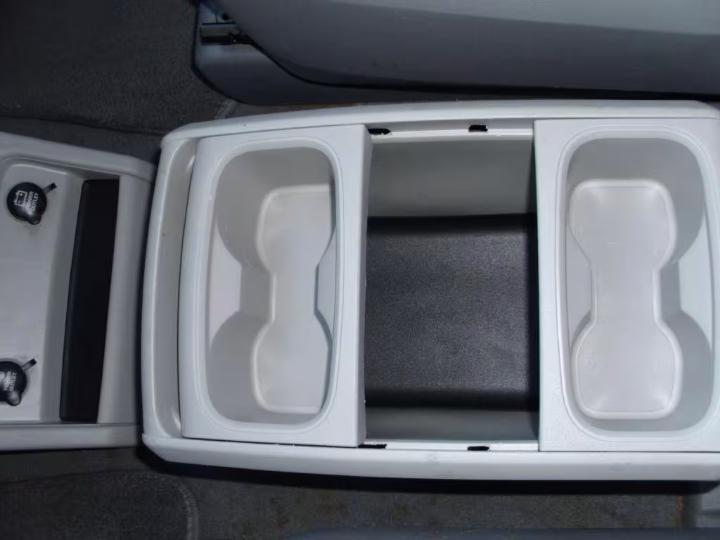 2010 Volkswagen Routan - 2V4RW3D18AR406924 - Image #19