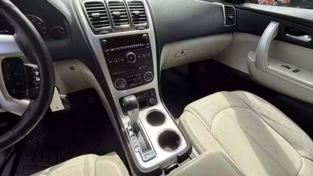2011 GMC Acadia - 1GKKRRED3BJ109343 - Image #10