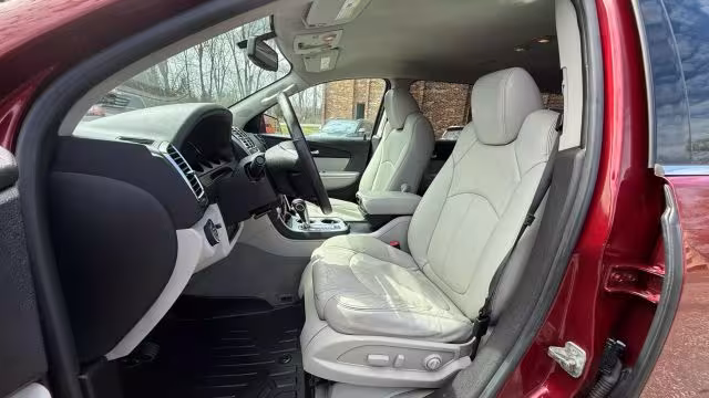 2011 GMC Acadia - 1GKKRRED3BJ109343 - Image #11