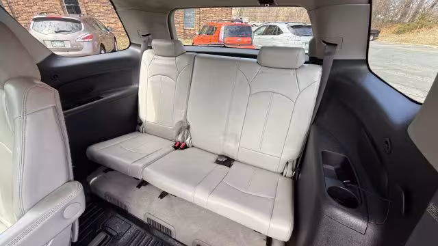 2011 GMC Acadia - 1GKKRRED3BJ109343 - Image #16