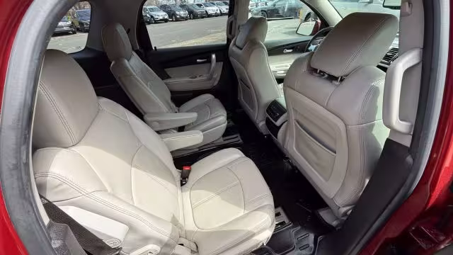 2011 GMC Acadia - 1GKKRRED3BJ109343 - Image #20
