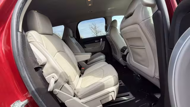 2011 GMC Acadia - 1GKKRRED3BJ109343 - Image #21