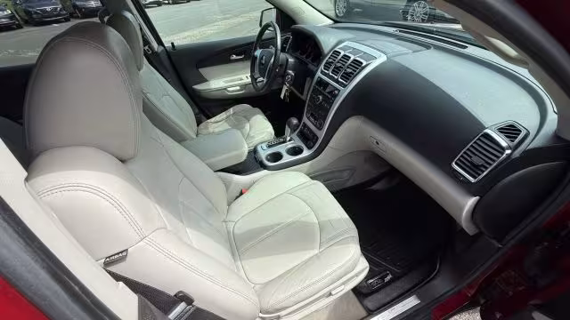 2011 GMC Acadia - 1GKKRRED3BJ109343 - Image #22