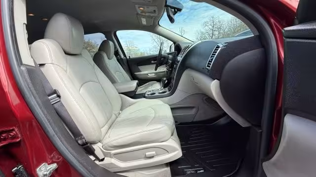 2011 GMC Acadia - 1GKKRRED3BJ109343 - Image #23
