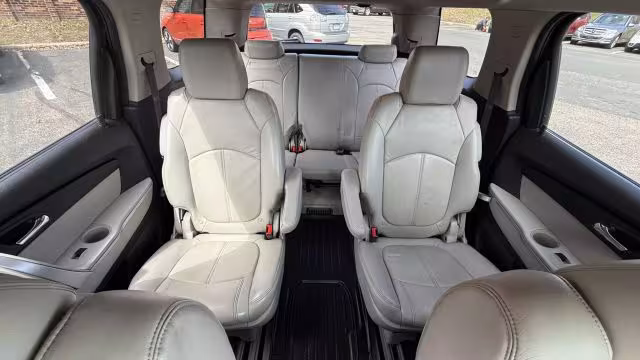2011 GMC Acadia - 1GKKRRED3BJ109343 - Image #29