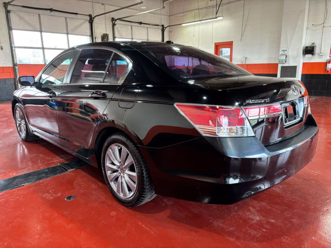 2011 Honda Accord - 1HGCP2F85BA006621 - Image #10