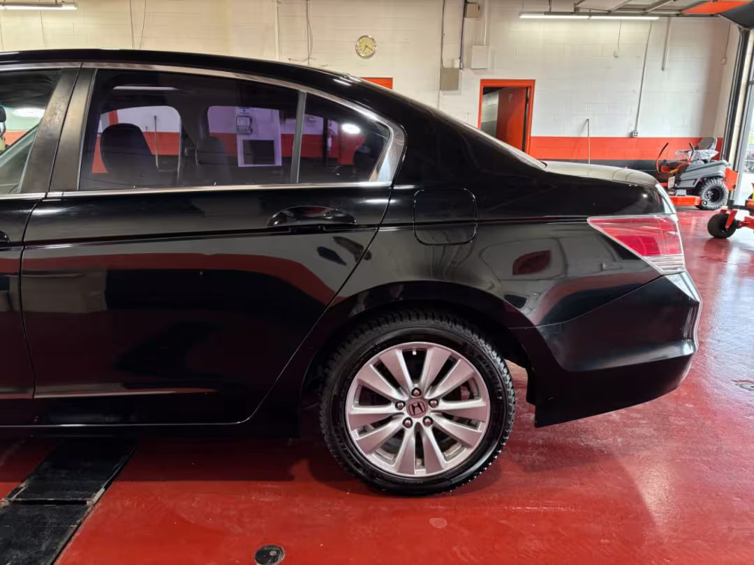 2011 Honda Accord - 1HGCP2F85BA006621 - Image #11