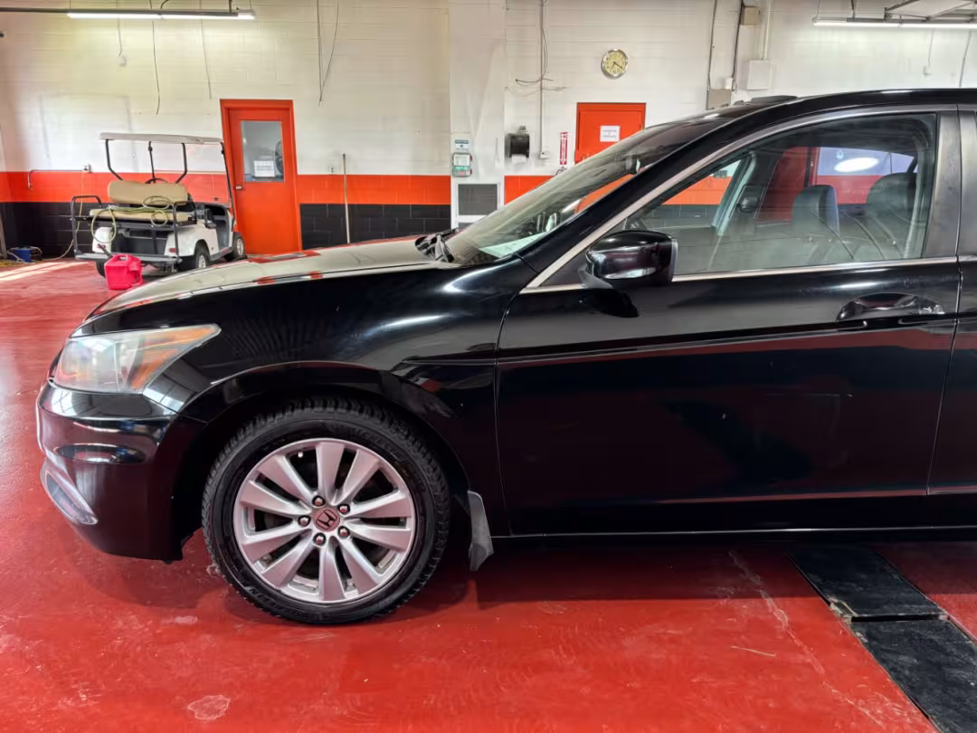 2011 Honda Accord - 1HGCP2F85BA006621 - Image #12