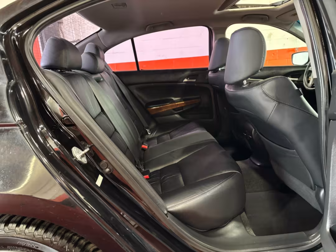 2011 Honda Accord - 1HGCP2F85BA006621 - Image #16