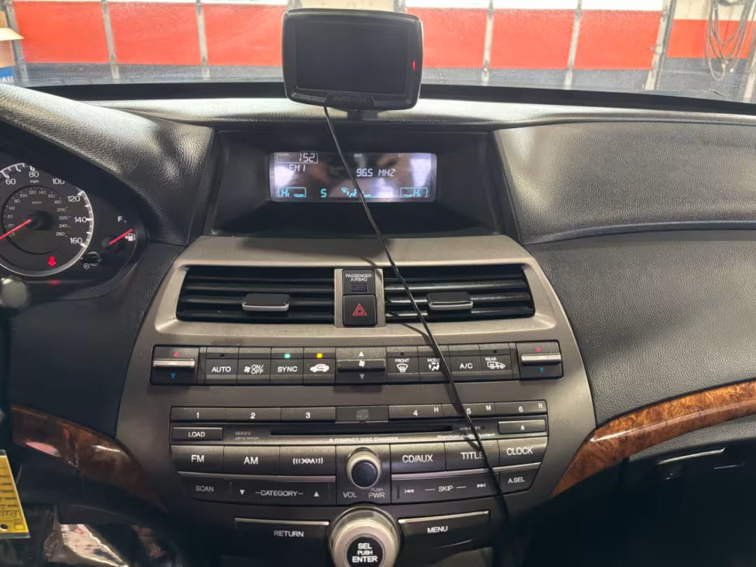 2011 Honda Accord - 1HGCP2F85BA006621 - Image #21