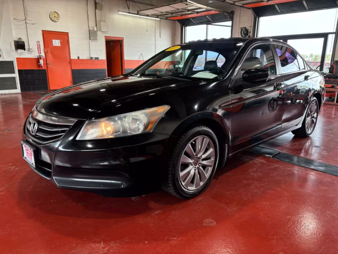 2011 Honda Accord - 1HGCP2F85BA006621 - Image #3