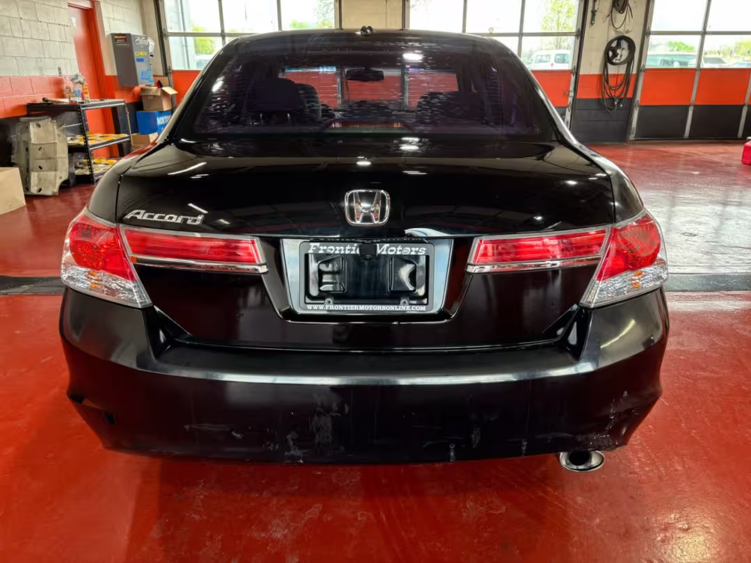 2011 Honda Accord - 1HGCP2F85BA006621 - Image #9