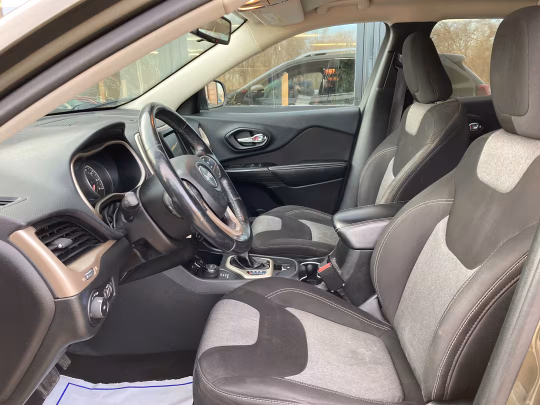 2014 Jeep Cherokee - 1C4PJMCB5EW268658 - Image #4