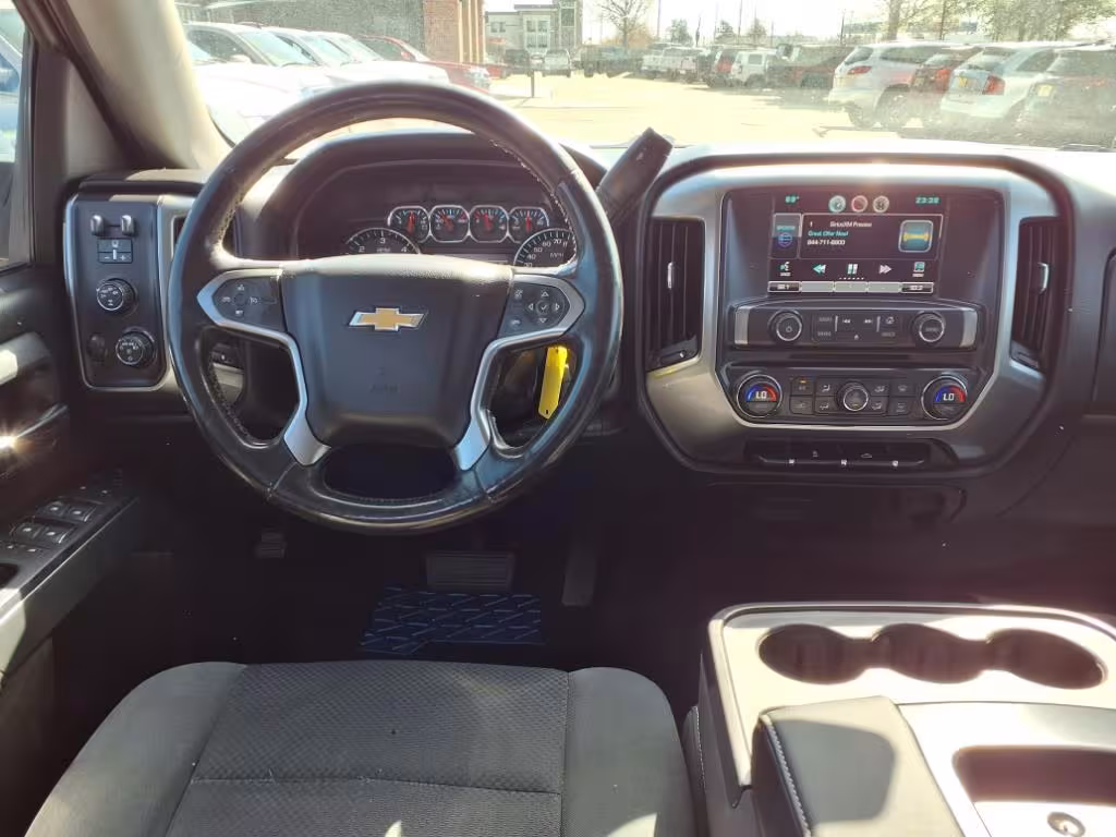 2015 Chevrolet Silverado 1500 - 3GCUKREC5FG273023 - Image #10