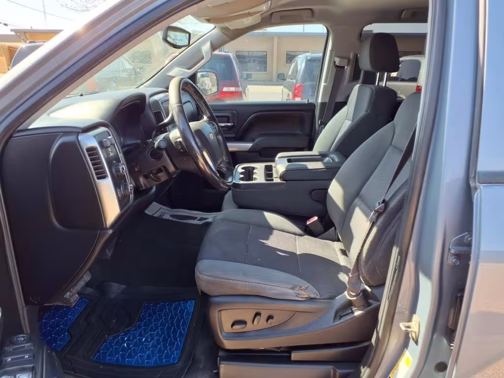 2015 Chevrolet Silverado 1500 - 3GCUKREC5FG273023 - Image #11