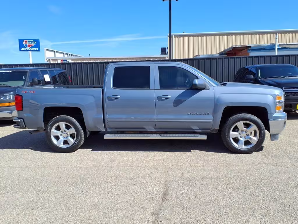 2015 Chevrolet Silverado 1500 - 3GCUKREC5FG273023 - Image #2