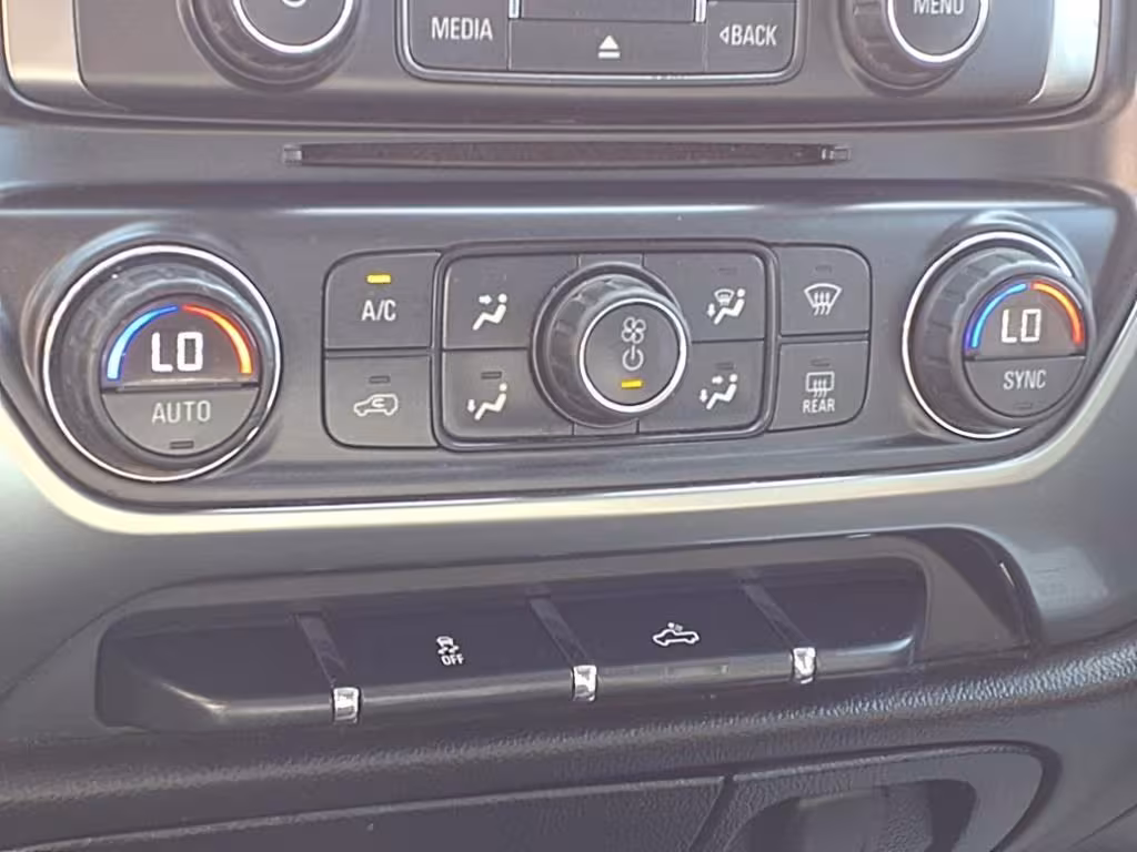 2015 Chevrolet Silverado 1500 - 3GCUKREC5FG273023 - Image #6