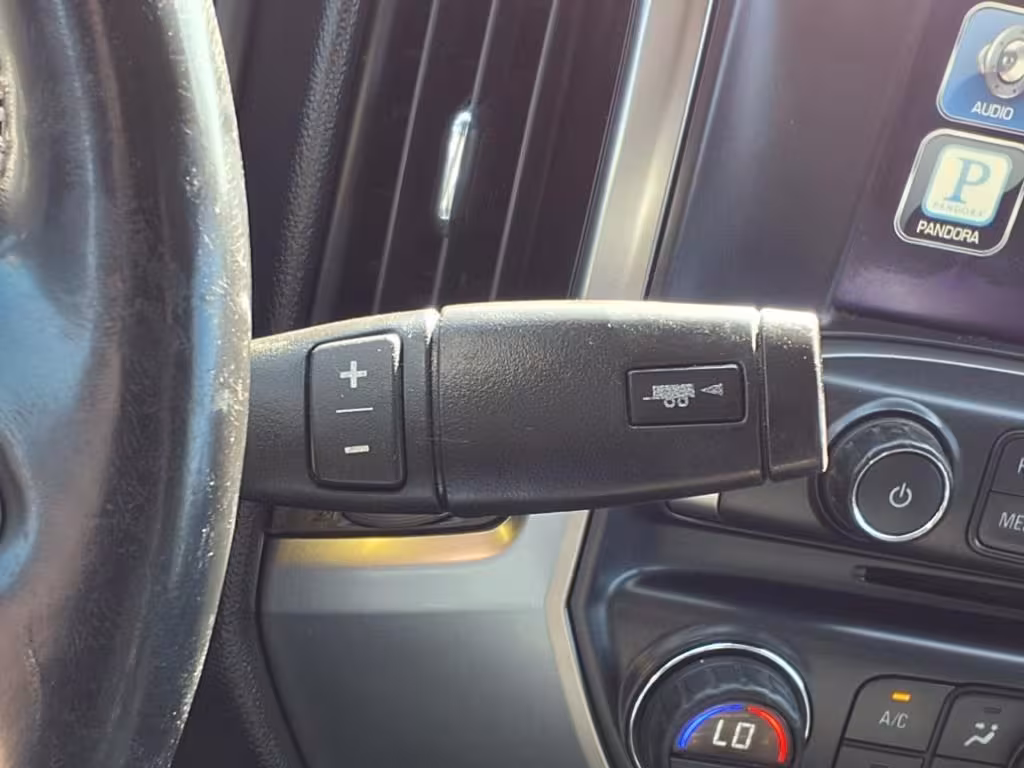 2015 Chevrolet Silverado 1500 - 3GCUKREC5FG273023 - Image #9