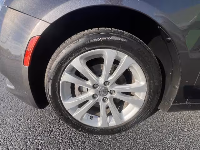 2015 Chrysler 200 - 1C3CCCAB5FN757742 - Image #10