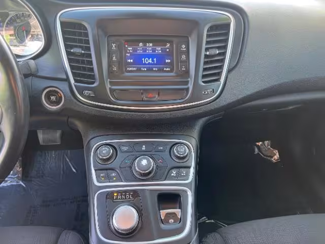 2015 Chrysler 200 - 1C3CCCAB5FN757742 - Image #18