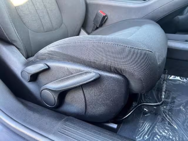 2015 Chrysler 200 - 1C3CCCAB5FN757742 - Image #28