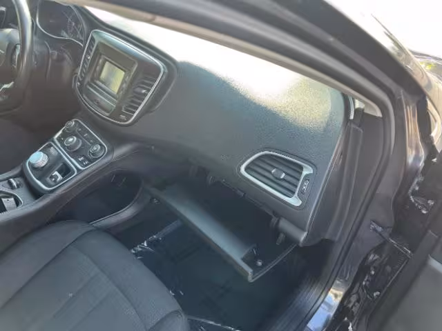 2015 Chrysler 200 - 1C3CCCAB5FN757742 - Image #29