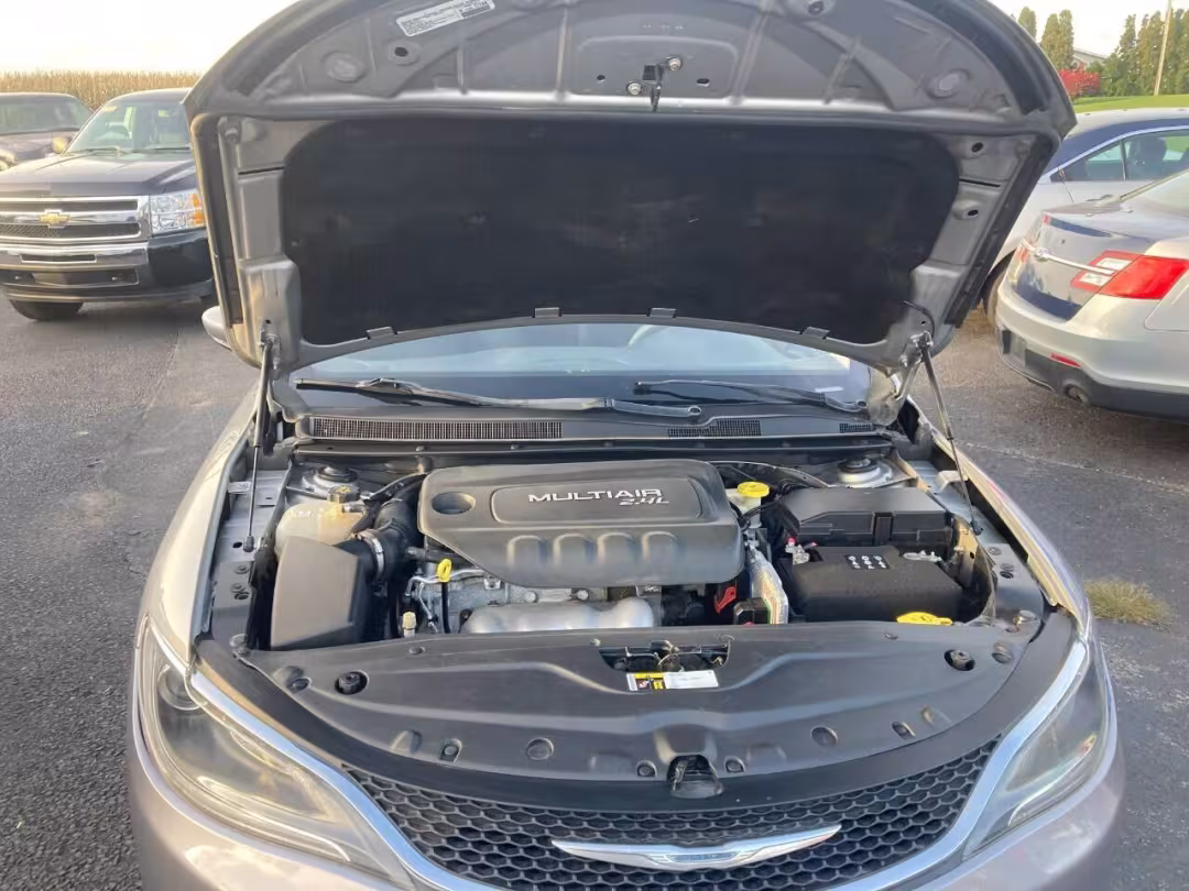2015 Chrysler 200 - 1C3CCCAB6FN570770 - Image #4