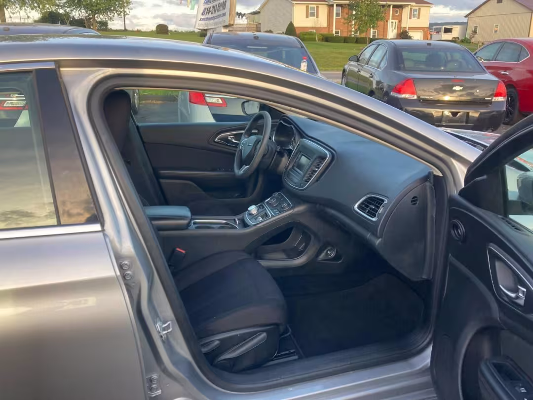 2015 Chrysler 200 - 1C3CCCAB6FN570770 - Image #9