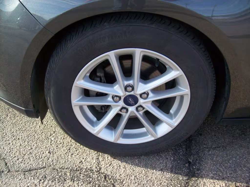 2015 Ford Focus - 1FADP3F21FL255910 - Image #2