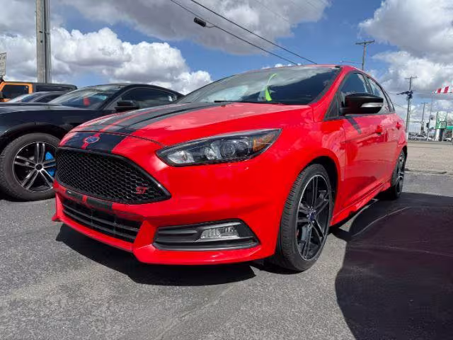 2015 Ford Focus - 1FADP3L93FL332004 - Image #1