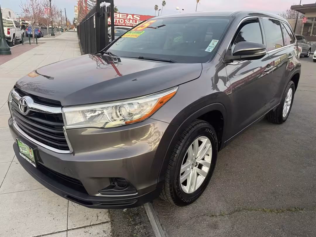 2015 Toyota Highlander - 5TDZKRFH7FS099571 - Image #2
