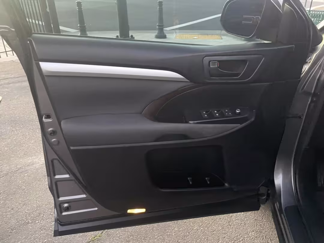 2015 Toyota Highlander - 5TDZKRFH7FS099571 - Image #3