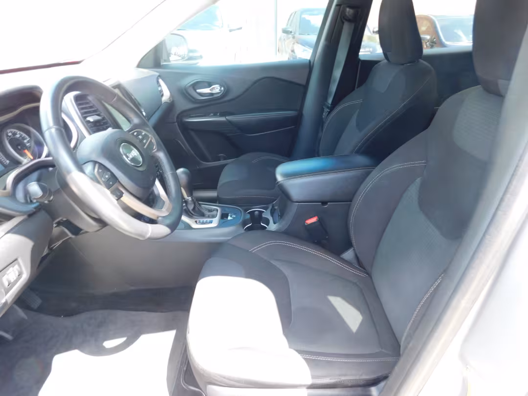 2016 Jeep Cherokee - 1C4PJMCB0GW132800 - Image #4