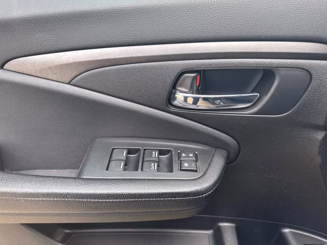 2017 Honda Pilot - 5FNYF5H56HB004453 - Image #25