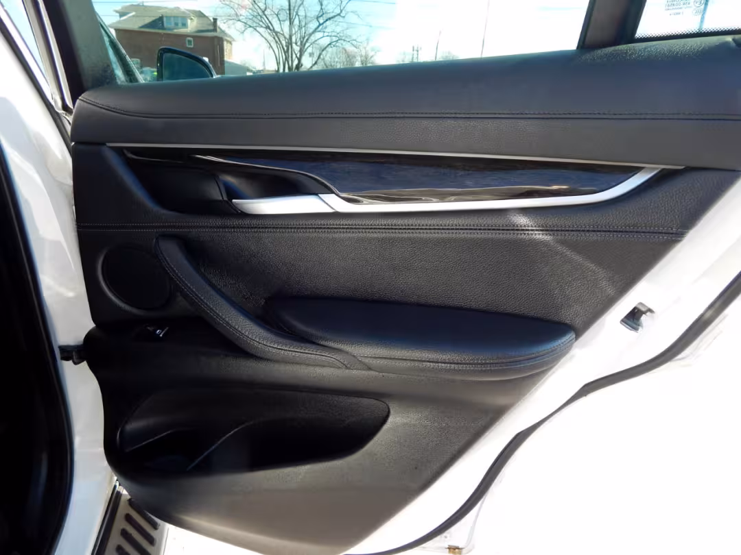 2018 BMW X6 - 5UXKU2C51J0X48420 - Image #33