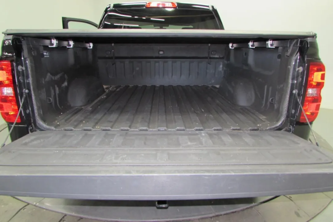 2018 Chevrolet Silverado 1500 - 3GCUKPEC3JG136546 - Image #11