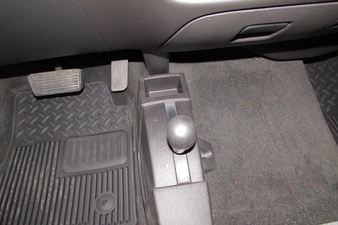 2018 Chevrolet Silverado 1500 - 3GCUKPEC3JG136546 - Image #17