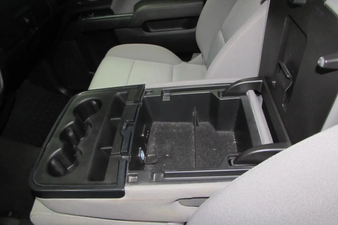 2018 Chevrolet Silverado 1500 - 3GCUKPEC3JG136546 - Image #18
