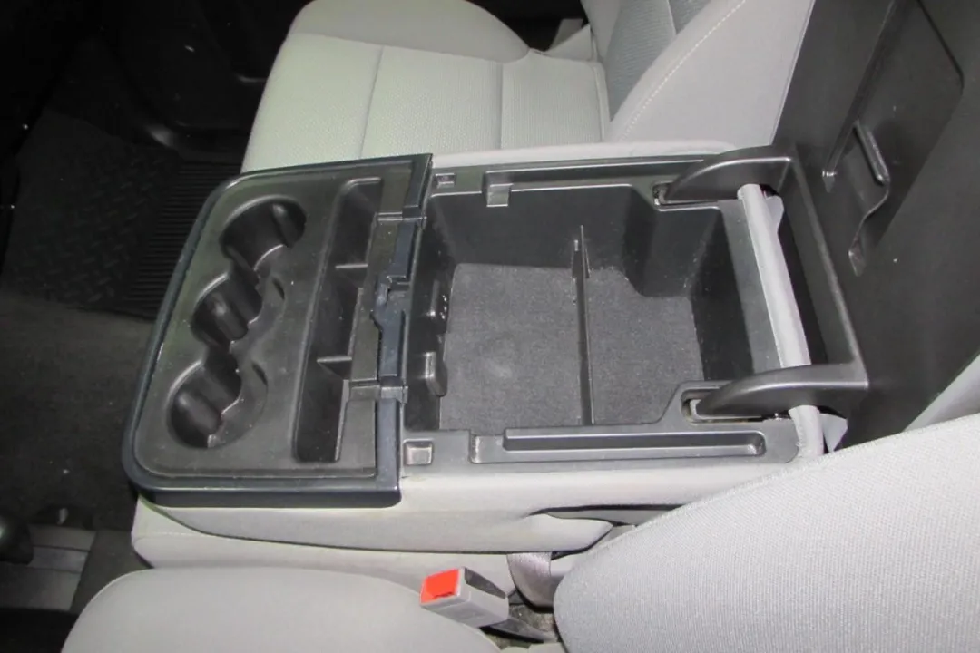 2018 Chevrolet Silverado 1500 - 3GCUKPEC3JG136546 - Image #19
