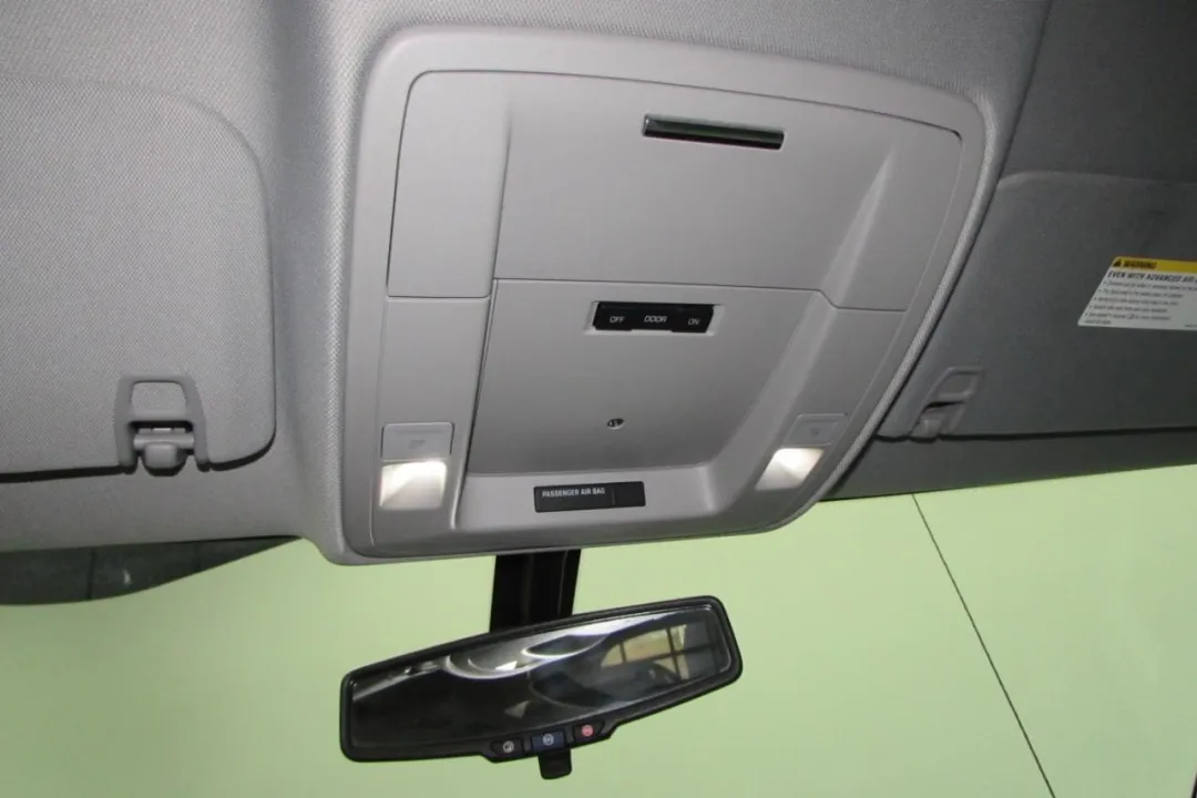 2018 Chevrolet Silverado 1500 - 3GCUKPEC3JG136546 - Image #20