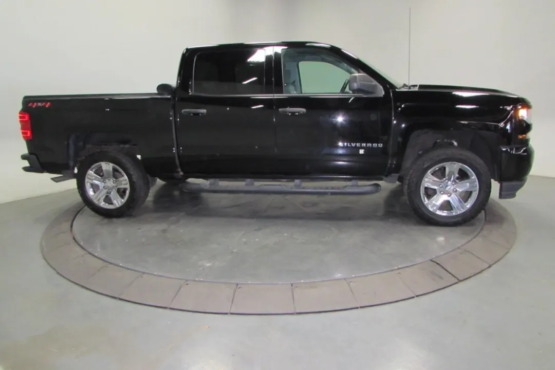 2018 Chevrolet Silverado 1500 - 3GCUKPEC3JG136546 - Image #3