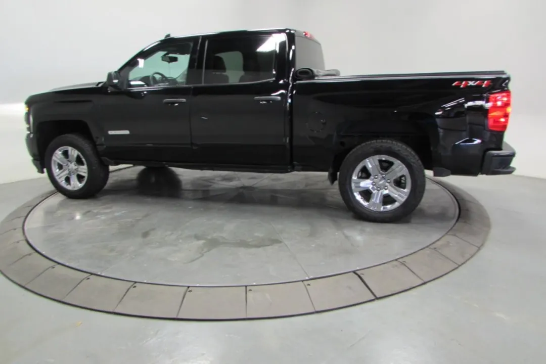 2018 Chevrolet Silverado 1500 - 3GCUKPEC3JG136546 - Image #4