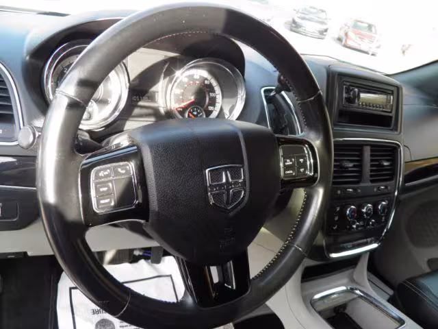 2018 Dodge Grand Caravan - 2C4RDGCG7JR299362 - Image #2