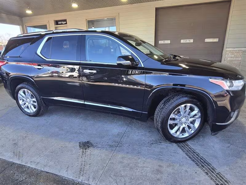 2019 Chevrolet Traverse - 1GNEVJKW0KJ217860 - Image #1