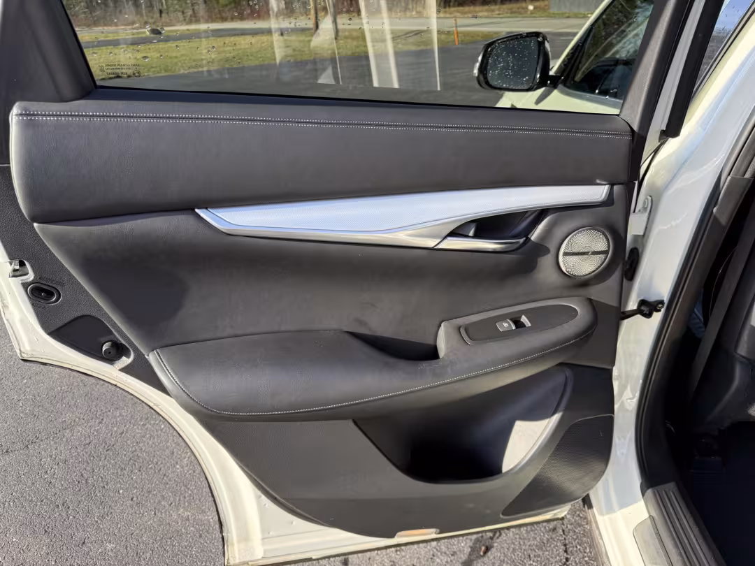 2019 Infiniti QX50 - 3PCAJ5M39KF116384 - Image #30