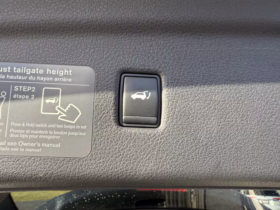 2019 Infiniti QX50 - 3PCAJ5M39KF116384 - Image #32
