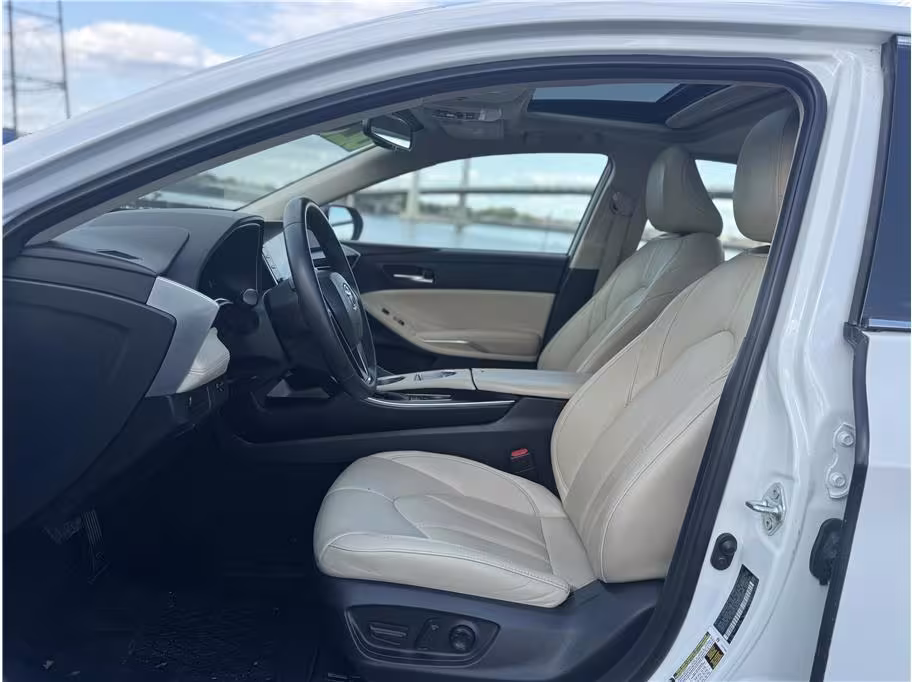 2021 Toyota Avalon Hybrid - 4T1AA1AB7MU010008 - Image #9