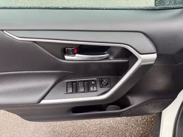 2021 Toyota RAV4 - 2T3P1RFV8MC219312 - Image #18